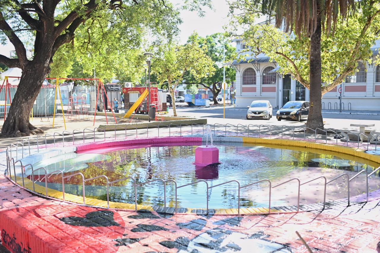 Barrio San Vicente La fuente de la plaza Mariano Moreno luce renovada