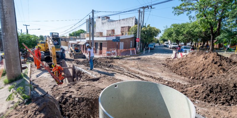 Avanza La Etapa De Contingencia Sobre Villa Páez Y Alberdi Con La Construcción De Un Nuevo Aliviador Cloacal