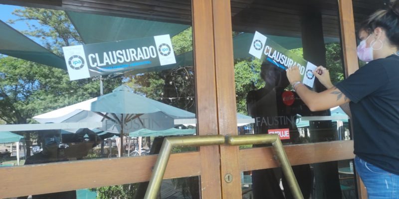 Parque Sarmiento: Clausuran El Restaurante «Faustino» Por Vertido De Líquidos Cloacales En La Vía Pública