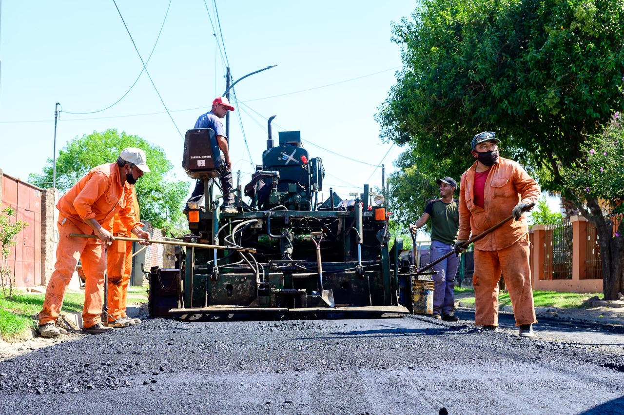 Obras Para 100.000 Vecinos: Avanza La Pavimentación De Calles De Tierra ...