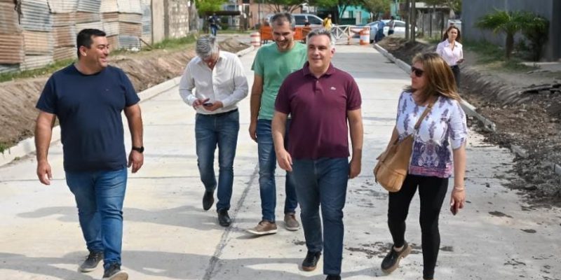 Llaryora Supervisó La Obra De Pavimentación De 150 Cuadras En Barrio Autódromo