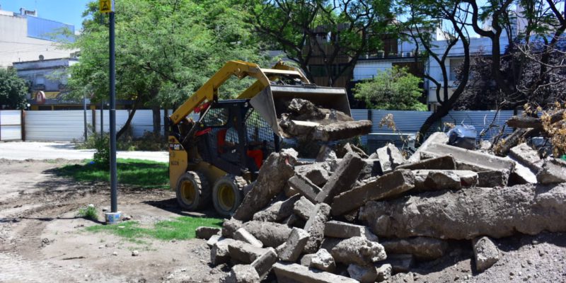 La Recuperación De La Plaza Alberdi Avanza Con La Construcción De Nuevas Veredas