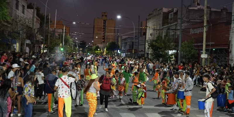 Carnavales Barriales: Murgas, Comparsas Y Batucadas En Los Barrios De La Ciudad