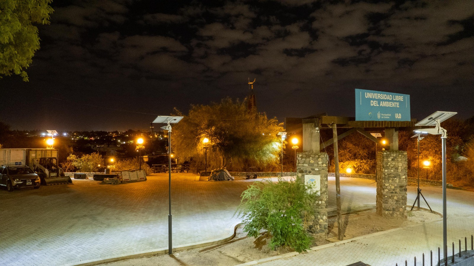 Con luminarias solares led avanzan las obras del nuevo Polo Ambiental