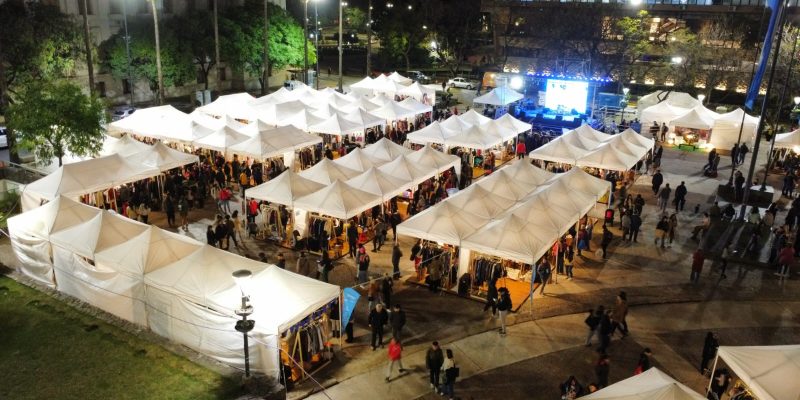 Se Puede Visitar La Feria De Moda Circular «Sin Desperdicio» Enla Plaza De La Intendencia