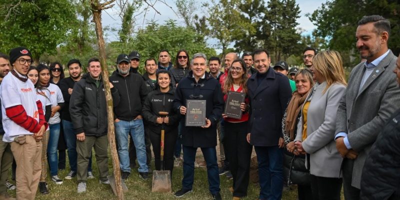 Llaryora Plantó El árbol 100.000 De Su Gestión: Córdoba Lidera El Ranking Nacional De Municipios Con Más Ejemplares Urbanos Incorporados