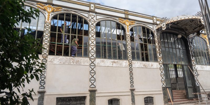 Con Más De 450 Metros Cuadrados De Vidrios Laminados, Comienza Una Nueva Etapa De Restauración En El Centro Cultural General Paz
