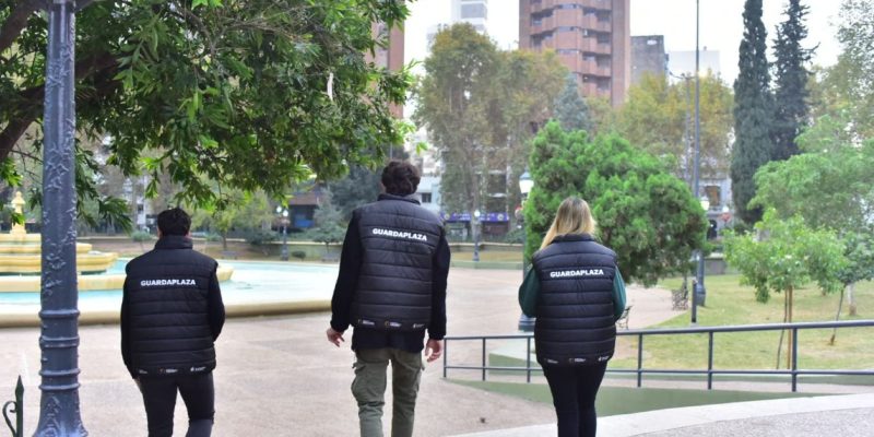 Los Primeros Guardaplazas Ya Trabajan En El Cuidado De Espacios Verdes Recuperados Por La Municipalidad De Córdoba