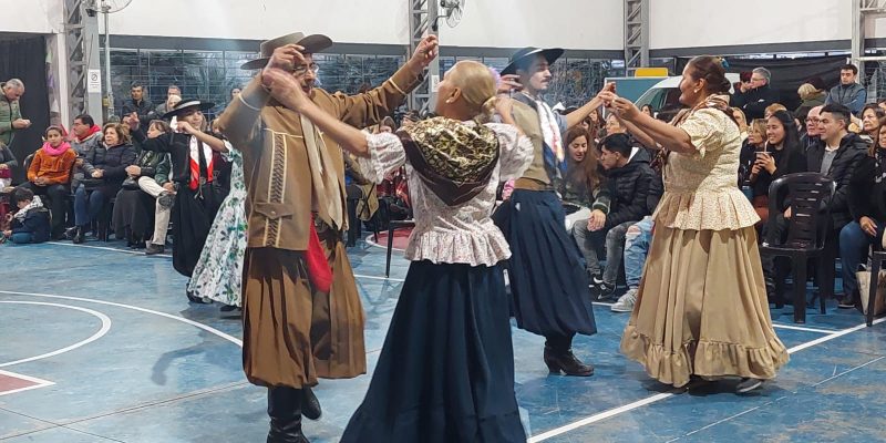 Más De 250 Vecinos Disfrutaron Del Festival De Danzas Folclóricas