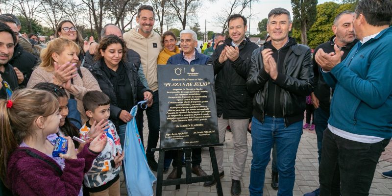 Junto A Vecinos, Passerini Inauguró La Puesta En Valor De La Plaza De Barrio Marqués De Sobremonte