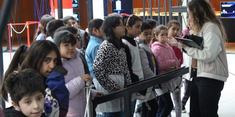 Línea E: Más De 500 Estudiantes Visitaron El Museo Metropolitano De Arte Urbano