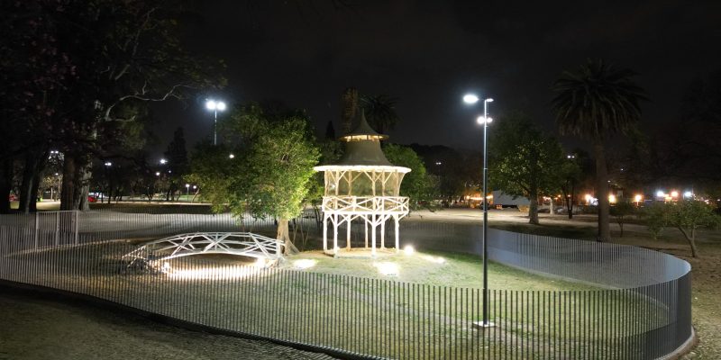 Parque Sarmiento: Con Nueva Iluminación Se Realza La Icónica Choza Congoleña