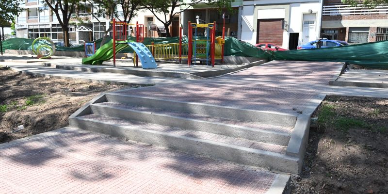 La Remodelación De La Plaza Rucci Ya Muestra Sus Nuevas Veredas Y Equipamiento Infantil