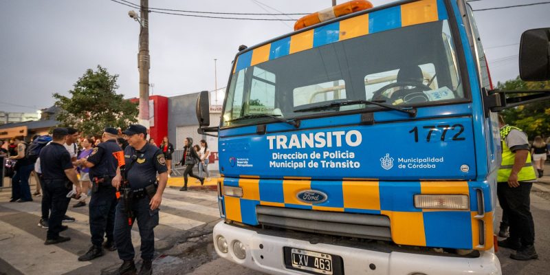 Operativo De Control En Instituto: Secuestraron Vehículos De Transporte Ilegal Y Detuvieron A “naranjitas” Por Cobro Extorsivo De Estacionamiento