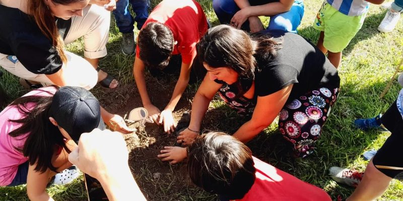 “Plantar Memoria Y Cosechar Derechos”: Vecinos Y Estudiantes Del Parque Educativo Sur Plantaron árboles Por El Mes De La Memoria