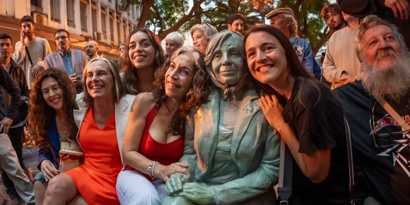 Córdoba Homenajea A Sonia Torres Con Una Escultura En Pleno Centro De La Ciudad