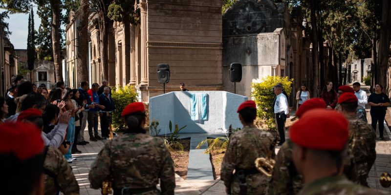 Se Inauguró Un Cenotafio En Honor A Los  Caídos En Malvinas En El Cementerio San Jerónimo
