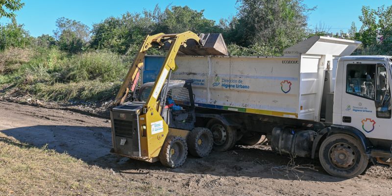 Operativo Integral De Limpieza Y Desmalezado En El Quebracho: En Dos Jornadas Retiraron 33 Toneladas De Basura, Escombros Y Restos Verdes