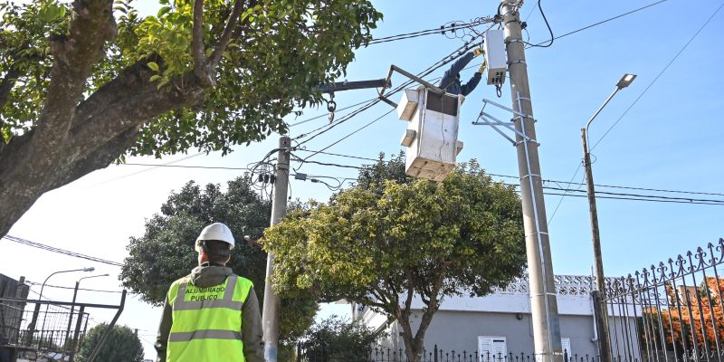 Avanzan Las Obras De Instalación De Luminarias LED En Barrio General Savio