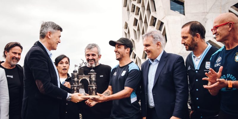 Passerini Y Llaryora Recibieron A “Maligno” Torres, El Ganador Del Oro Olímpico En BMX Freestyle