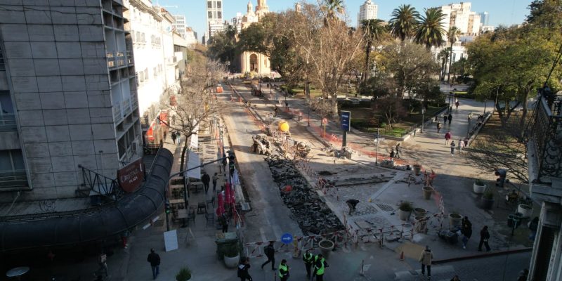 Ensanchamiento De Vereda De 27 De Abril: Adoquinan La Calle Y Ejecutan El último Tramo De La Obra