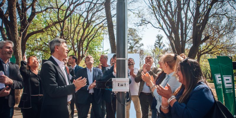 Barrio Inaudi Cuenta Con Flamantes Luminarias LED: Passerini Y López Inauguraron Las Obras