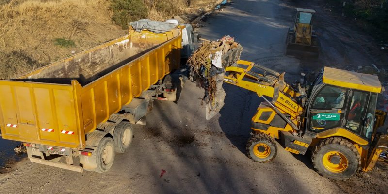 Limpiaron 500 Metros Lineales De Canal Sobre Calle Calingasta