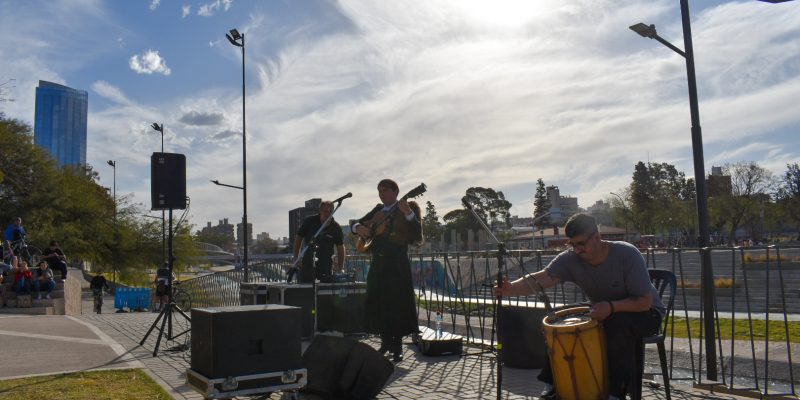 Con Danzas Típicas Del Norte Argentino, El Renovado Paseo Suquía Invita A Disfrutar Este Fin De Semana De Las Tardes Primaverales