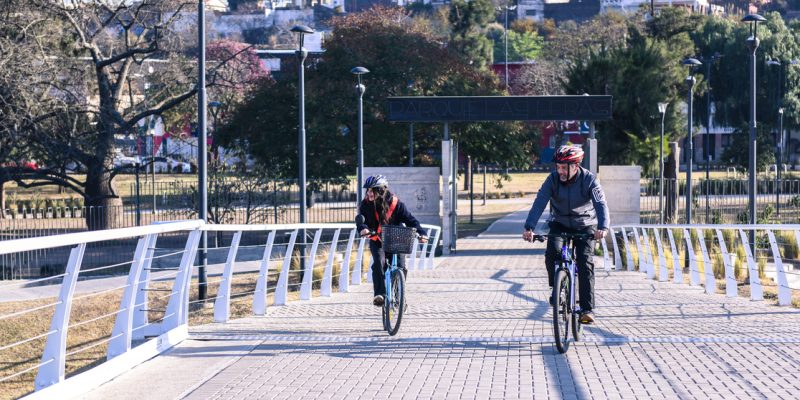 Un Recorrido En Dos Ruedas Para Redescubrir La Costanera Desde El Parque Las Heras-Elisa Hasta La Isla Zipoli