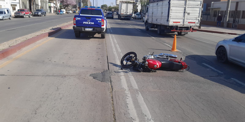 Durante Un Control De Tránsito, Un Motociclista Colisionó Contra Un Inspector Durante Un Intento De Fuga