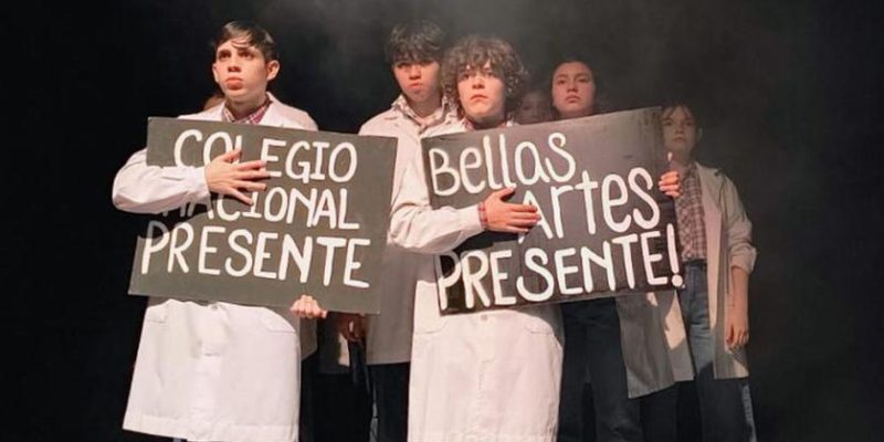 Los Lápices Siguen Escribiendo En El Teatro Comedia