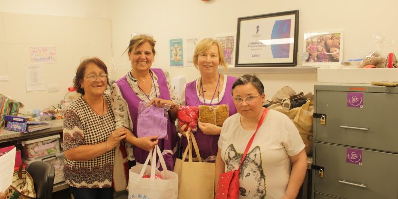 Mujeres Que Asisten Al Taller De Tejido Del Parque Educativo Sur Donaron Sus Producciones A Recién Nacidos De La Maternidad Provincial