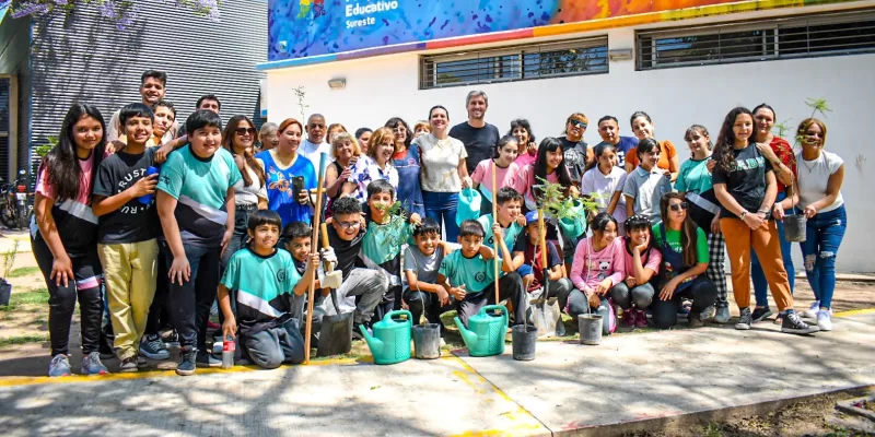 Estudiantes De La Escuela Juan XXIII Plantaron árboles En El Parque Educativo Sureste