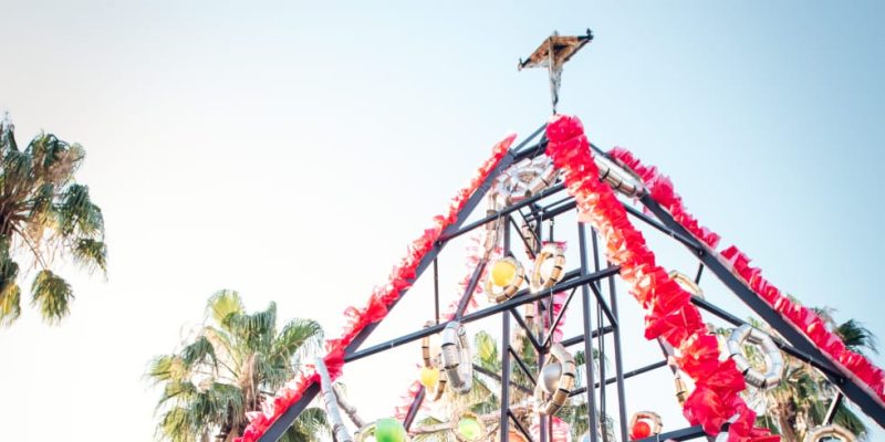 Comenzó El Armado Del árbol Navideño Con Materiales 100% Reciclables Y Reutilizables En La Plaza De La Intendencia