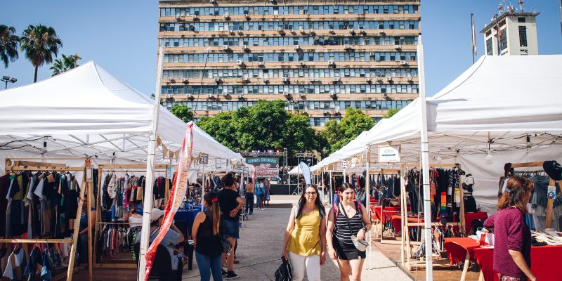 Comenzó La Navidad Circular: Prendas Fabricadas Por Emprendedores Y Feriantes Que Cuidan El Ambiente