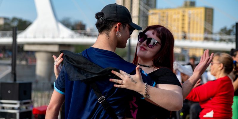 Música, Baile Y Gastronomía En El Paseo Suquía