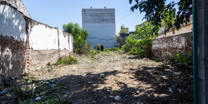 Unidad De Riesgo Sanitario: La Municipalidad De Córdoba Limpió Un Baldío Privado En San Vicente Y Extrajo 52 Toneladas De Basura Acumulada