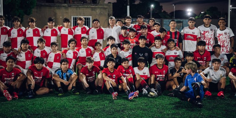 Con Apoyo Municipal Y Una Nueva Carpeta De Césped Sintético, El Club Universitario Reabrió Una De Sus Canchas