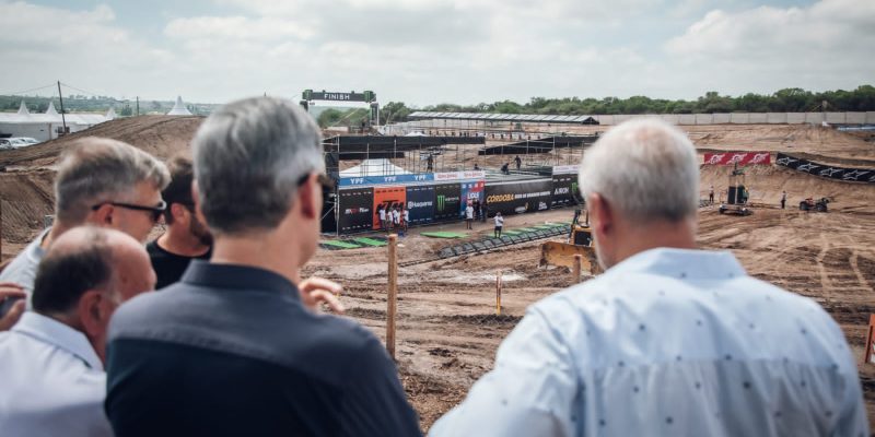 Passerini Visitó La Pista Infinito Race Track En Donde Se Corre El Campeonato Mundial De Motocross (MXGP)