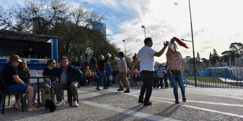 El Paseo Suquía Celebra El Día Del Trabajador Con Música Y Baile