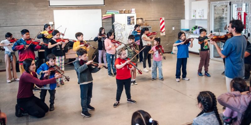 Talleres De Música Gratuitos En Los Parques Educativos: Violín, Guitarra, Piano, Canto, Saxofón Y Mucho Más