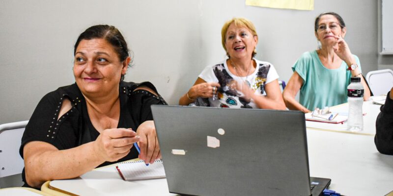 El Centro De Encuentro Barrial De Barrio Villa Inés Ofrece Un Taller Gratuito De Redes Y Marketing Digital