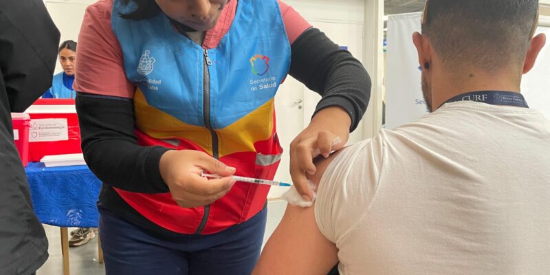 Vacunación Antigripal Y Testeos Gratuitos De ITS En Plena Peatonal