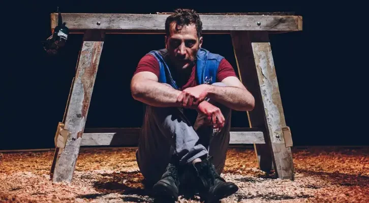 El Unipersonal “Muerde” De Luciano Cáceres Llega Al Teatro Comedia