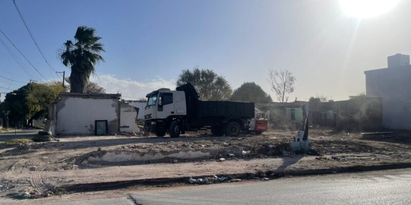 Estaba Tirando Residuos En La Calle, Fue Multado Y Tuvo Que Llevarse Los Escombros