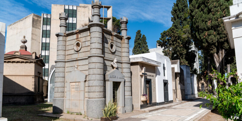 El Cementerio San Jerónimo: Un Resumen De La Ciudad En Cinco Hectáreas