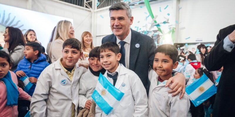 Más De 400 Estudiantes Municipales De 4° Grado Prometieron Lealtad A La Bandera