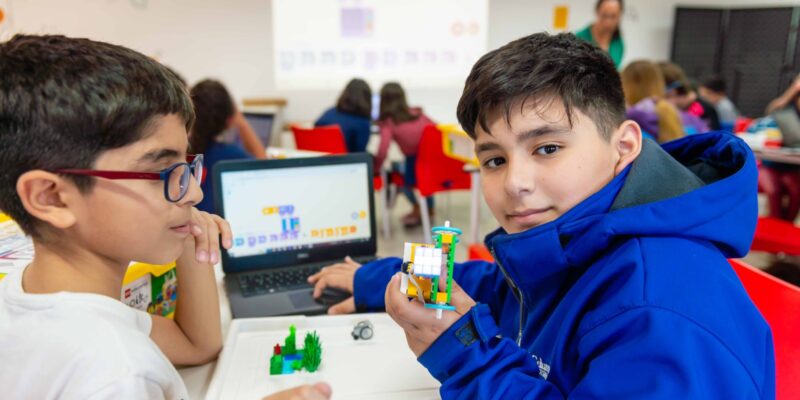 Club De Robótica Con LEGO: Niños Y Niñas De Los Parques Educativos Aprenden A Diseñar Robots, Programar Y Trabajar En Equipo