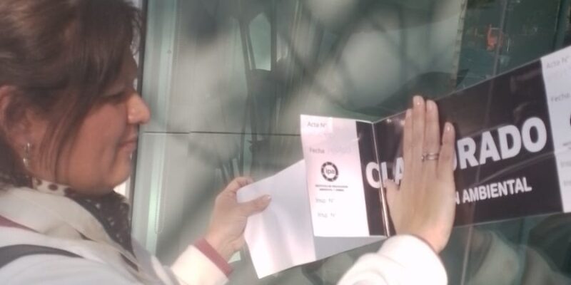 La Municipalidad Clausuró Una Sucursal Del Laboratorio LACE Por Arrojar Grandes Volúmenes De Residuos En La Vía Pública