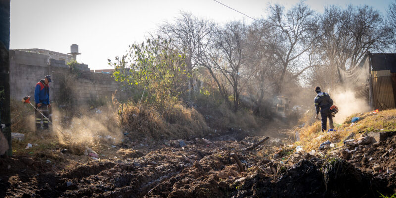 La Municipalidad De Córdoba Extrajo 300 Toneladas De Residuos En Un Megaoperativo De Limpieza En El Asentamiento Villa Gran Chaparral